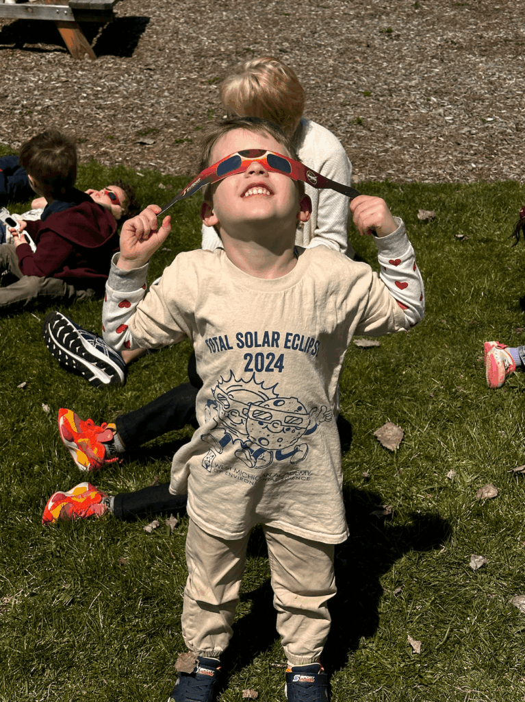 preschooler looking up at the eclipse
